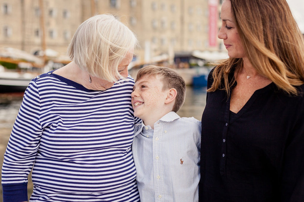 family photo shoot in Nyhavn, Copenhagen. Copenhagen Photographer Natalia Cury