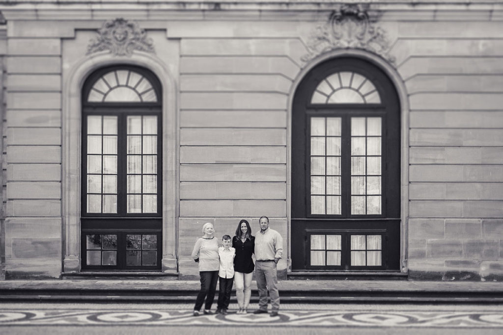 family photo shoot in Nyhavn, Copenhagen. Copenhagen Photographer Natalia Cury