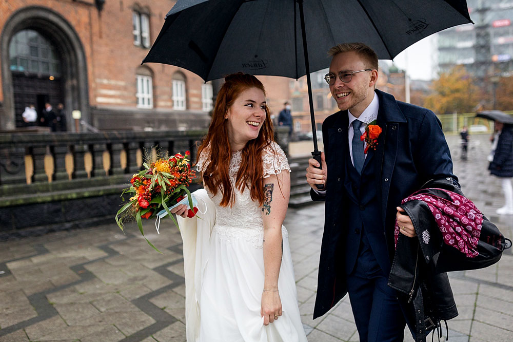 bride and groom at Copenhagen city Hall, wedding photos by Natalia Cury wedding photographer