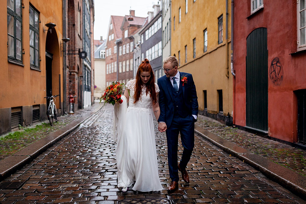 wedding photo shoot in Copenhagen, natural wedding photos by Natalia Cury wedding photographer