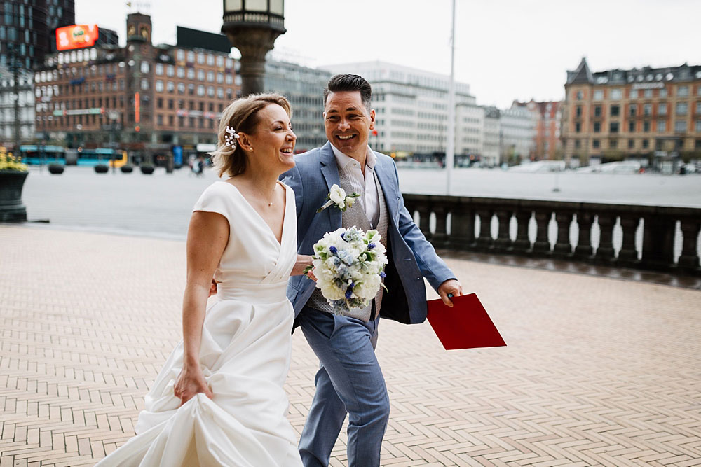 elopement at Copenhagen City Hall. photography by Natalia Cury wedding photographer