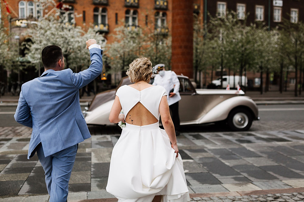 elopement at Copenhagen City Hall. photography by Natalia Cury wedding photographer