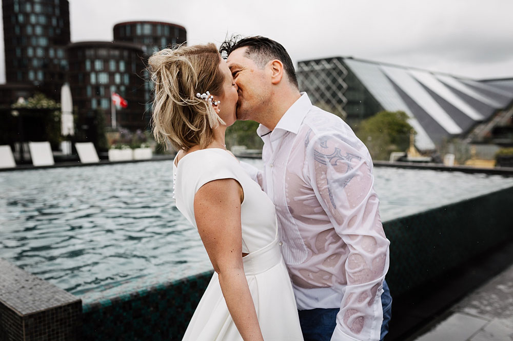 natural wedding photos at Nimb hotel in Copenhagen