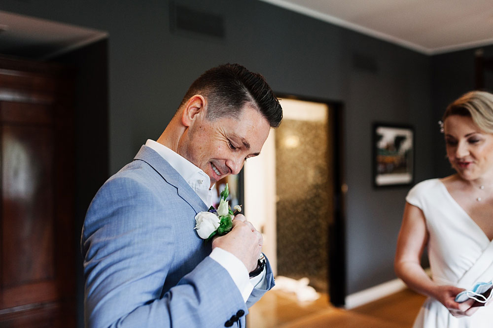 bride getting ready at Nimb Hotel in Copenhagen, photos by Natalia Cury Copenhagenwedding photographer