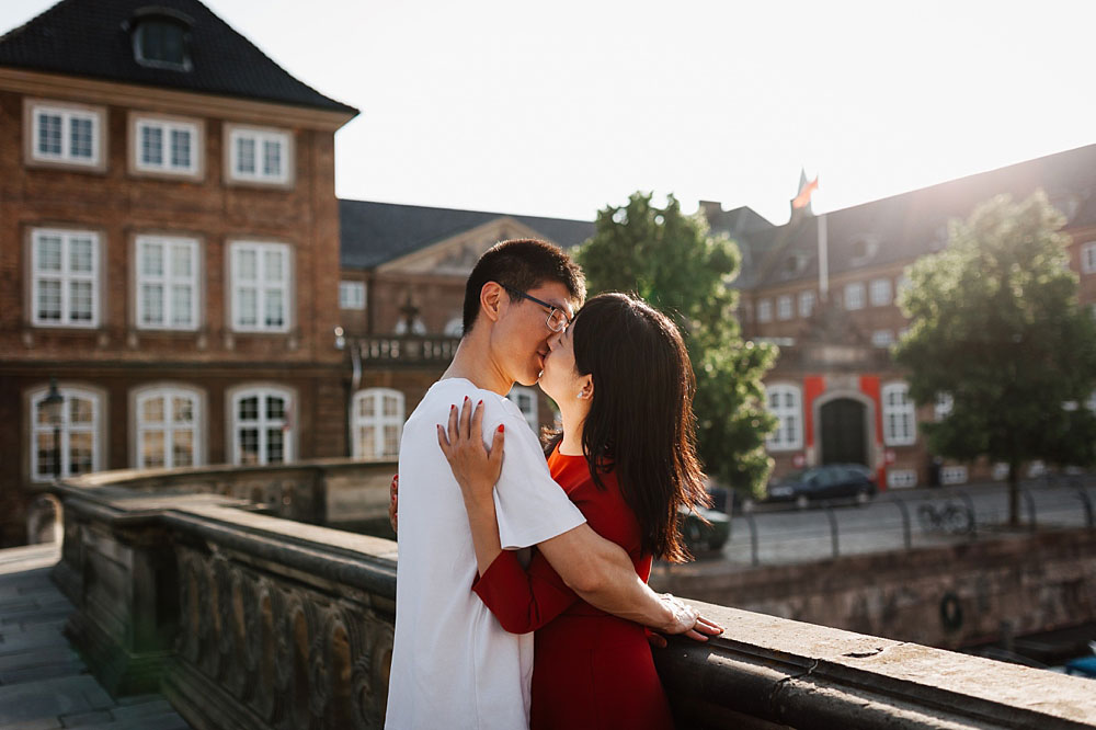 natural engagement photography in Copenhagen, egagement photos by Natalia Cury
