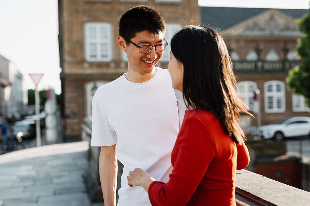 natural and beautiful engagement photos in Copenhagen, photos by Natalia Cury Denmark Photographer