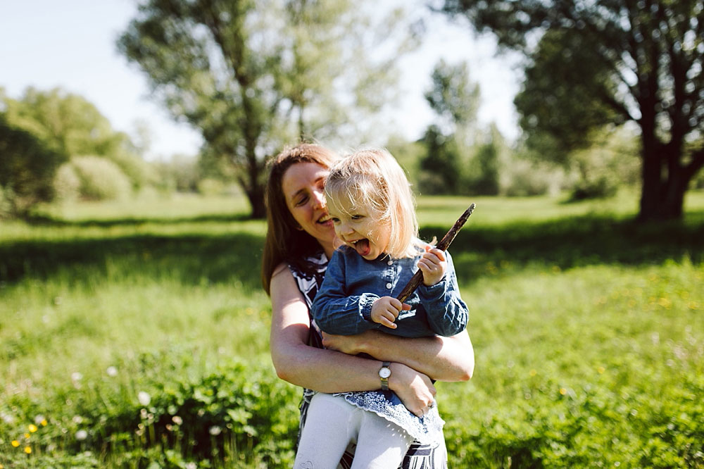 lifestyle family photo session in Copenhagen, family photos by Natalia Cury Copenhagen family photographer