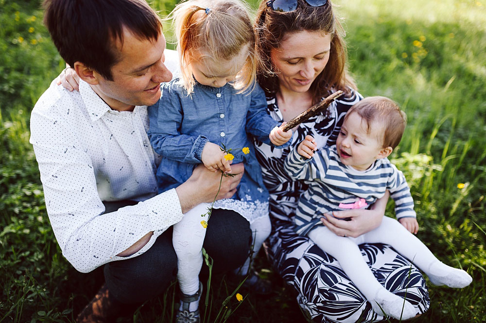 lifestyle family photo session in Copenhagen, family photos by Natalia Cury Copenhagen family photographer