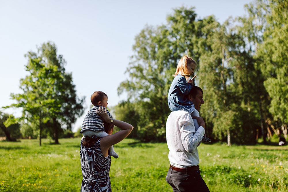 lifestyle family photo session in Copenhagen, family photos by Natalia Cury Copenhagen family photographer