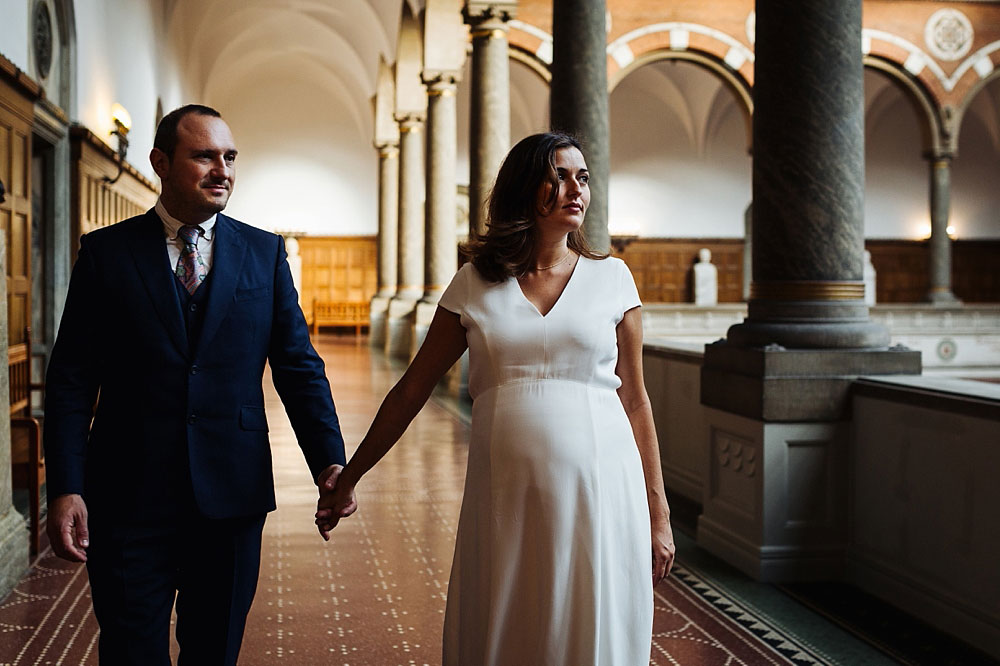 natural and timeless wedding photography by Natalia Cury at Copenhagen city hall