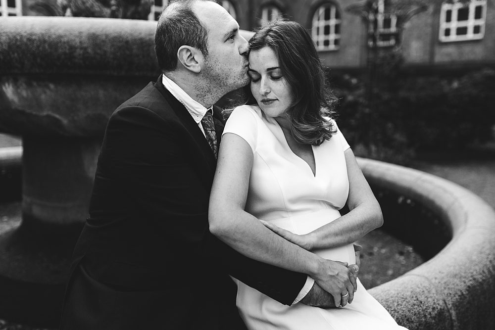 wedding photo shoot at Copenhagen city hall garden, photographed by Natalia Cury 