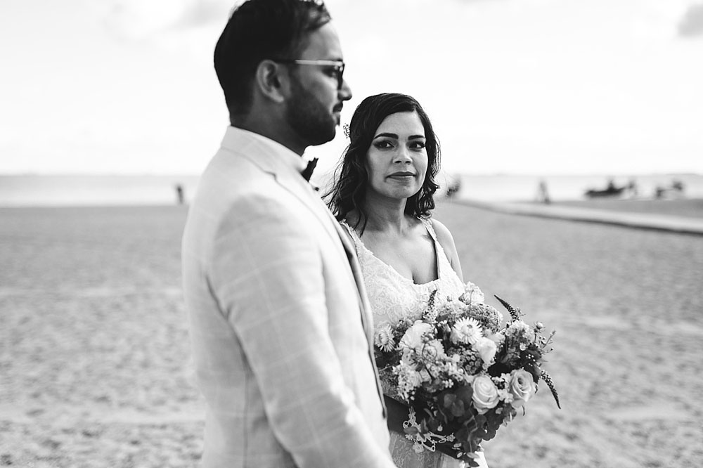 bride and groom at the beach in Copenhgaen