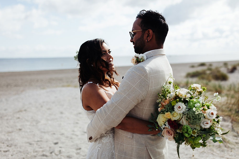 wedding portraits at Amager Strand in Copenhagen. natural wedding photos by Natalia Cury