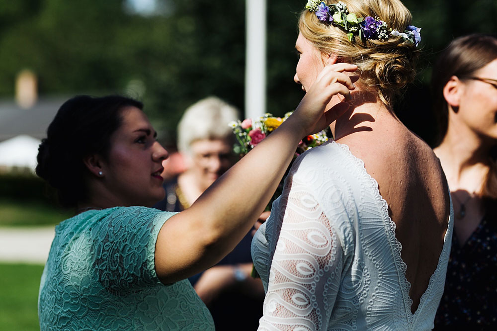 bride getting ready to get married in Stevns Klint