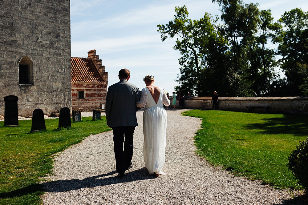 bride and father of the bride moments before the wedding in Stevns Klint