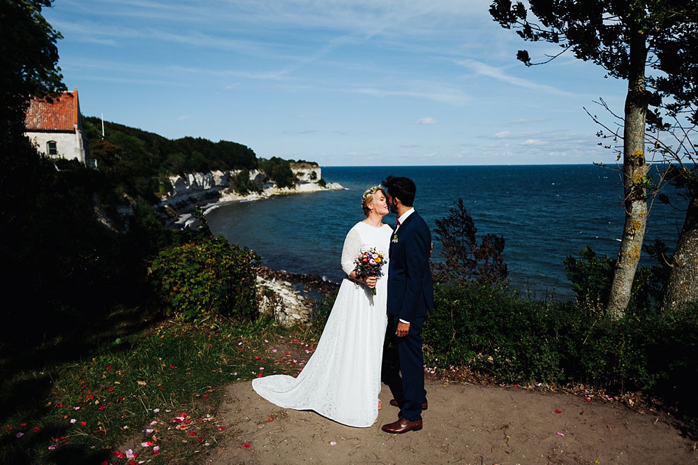 wedding portraits in Stevns Klint, photos by Natalia Cury Copenhagen wedding photographer