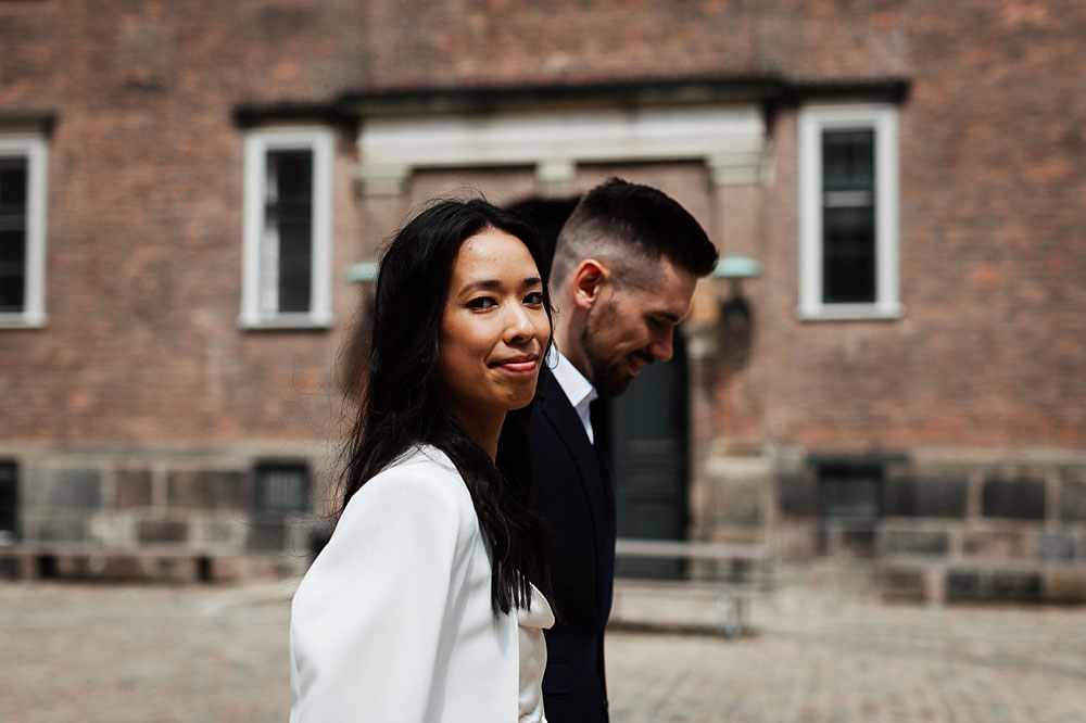 Copenhagen civil wedding at Amaliehaven. Photos by Natalia Cury wedding photographer