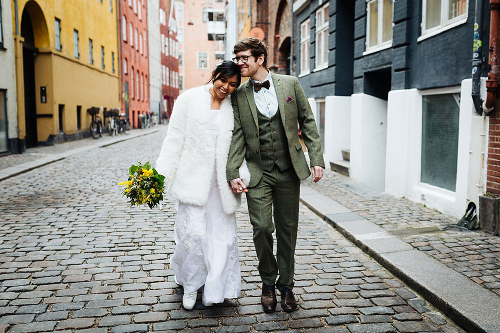 natural wedding photography in Copenhagen. Candid wedding photos by Copenhagen wedding photographer Natalia Cury