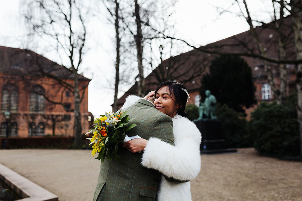 wedding photos in the beautiful city of Copenhagen. Natural looking wedding photography by Natalia Cury professional wedding photographer.