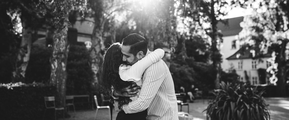 surprise proposal photoshoot in Copenhagen, at the Royal Library garden. photos by Natalia Cury