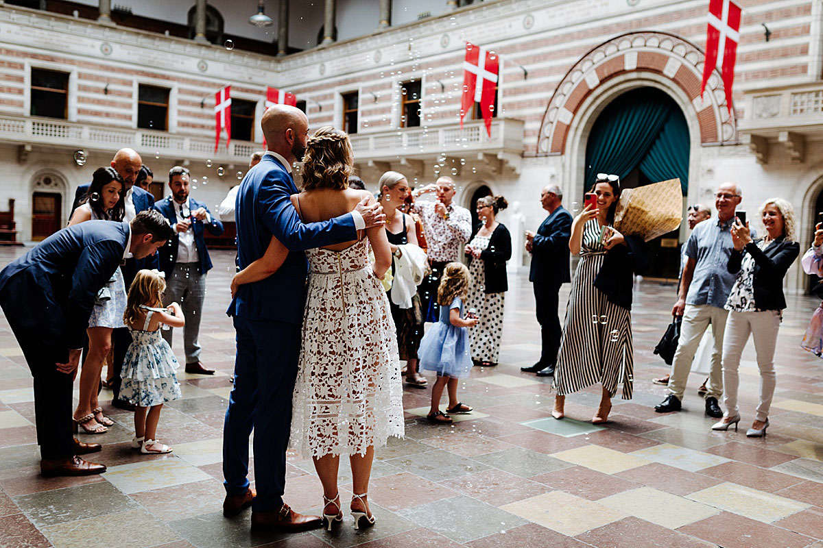 civil wedding at Copenhagen city hall. Copenhagen wedding photographer Natalia Cury