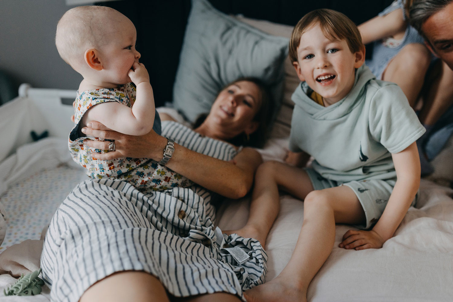 Copenhagen family photographer captures joyful moments at home