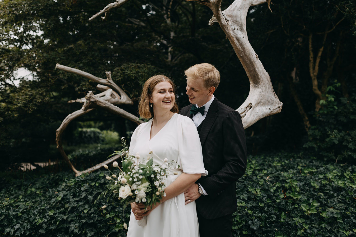 Romantic wedding photo of a couple in Frederiksberg Have, with the park's beauty as their backdrop