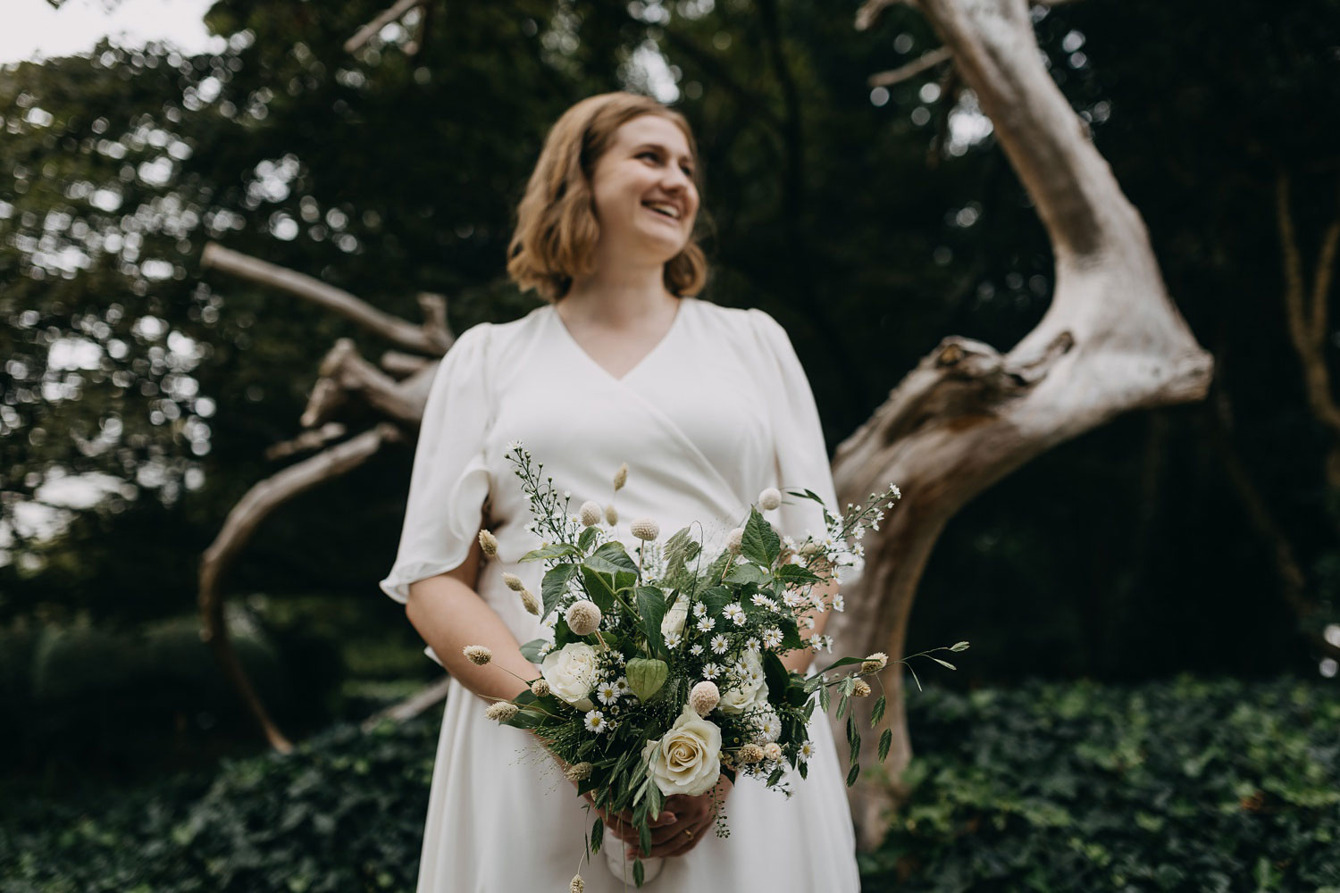 bride holding an exquisite bridal bouquet at Frederiksberg have in Copenhagen