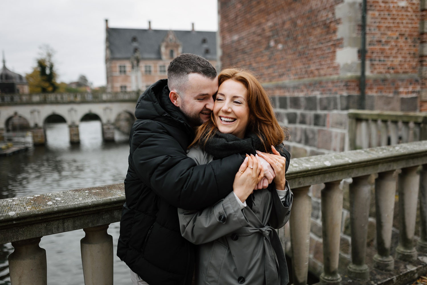 Candid moment of love at Frederiksborg Castle in Denmark