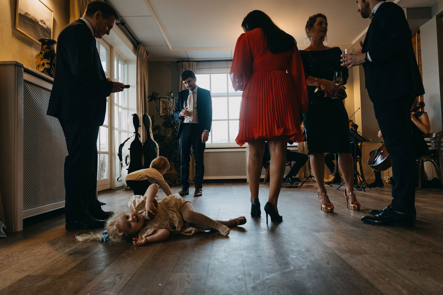 kids playing at wedding reception in Tisvildeleje