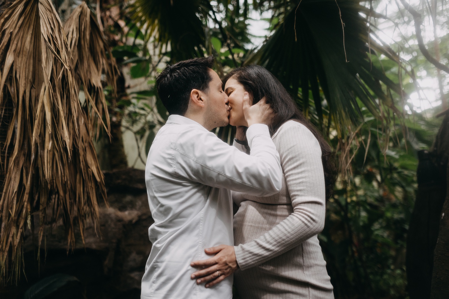 Tender moments captured in Copenhagen Zoo's tropical forest during maternity session