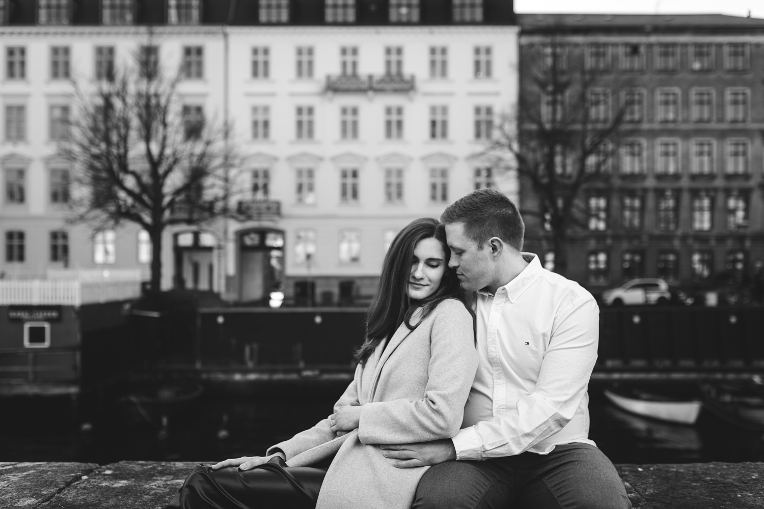 Gorgeous engagement session by Frederiksholms Kanal, Copenhagen