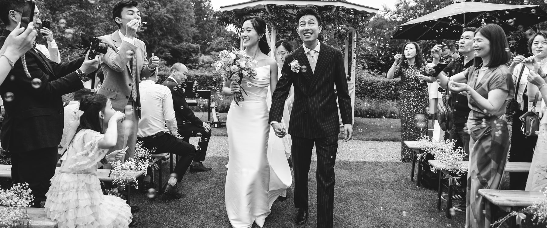 Outdoor summer wedding ceremony at Haveselskabets Have in Frederiksberg Gardens, Copenhagen.