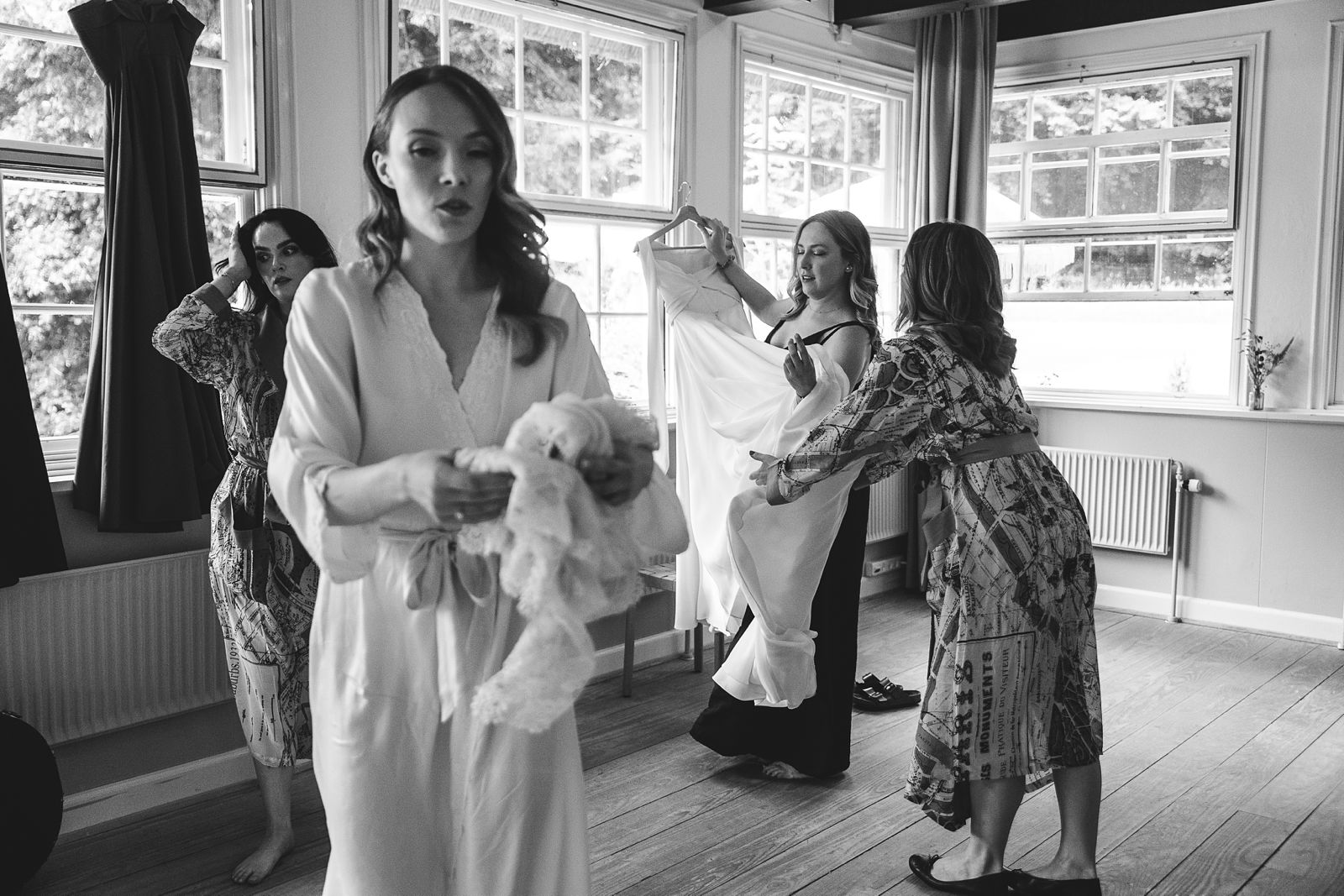 Wedding morning moments with bride and bridesmaids in Copenhagen