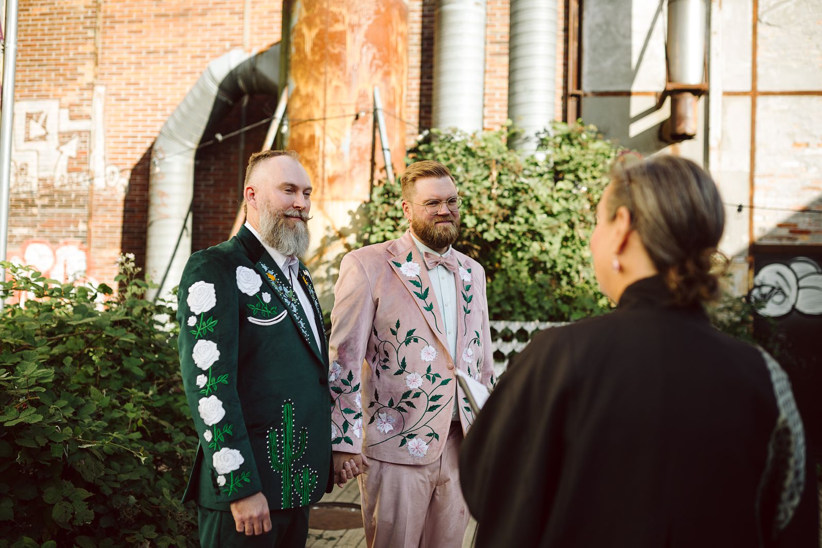 Same-sex couple getting married during a relaxed summer ceremony at AFKROG Reffen